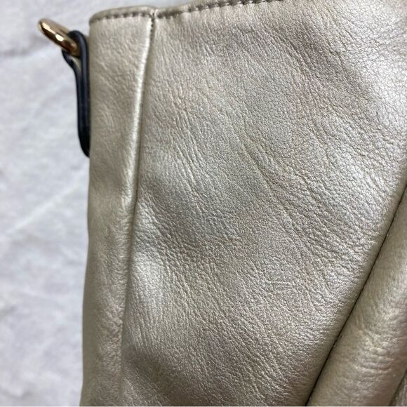 La Terre New With Tags Metallic Pale Gold Purse - Picture 9 of 13